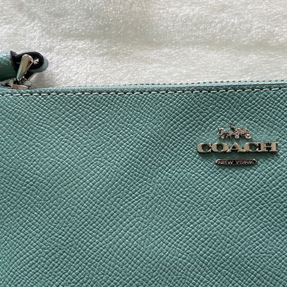 Coach wristlet - Picture 3 of 5